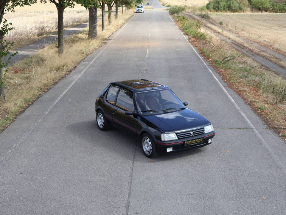 Obraz 10/56 pojazdu Peugeot 205 GTi 1.9 (1991)