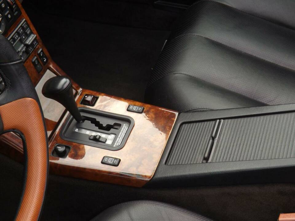 Image 15/50 of Mercedes-Benz 500 SL (1991)