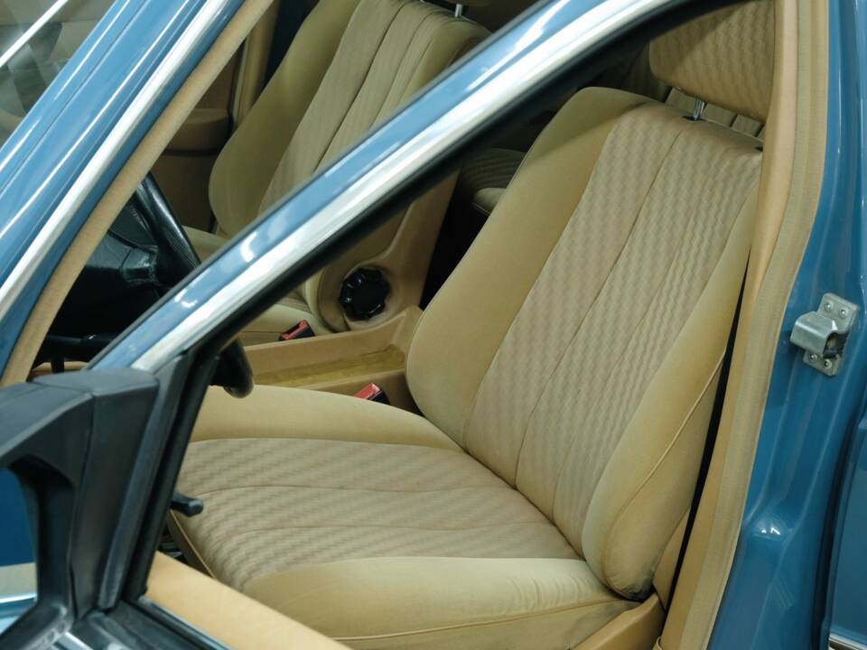 Bild 41/50 von Mercedes-Benz 280 SE (1983)