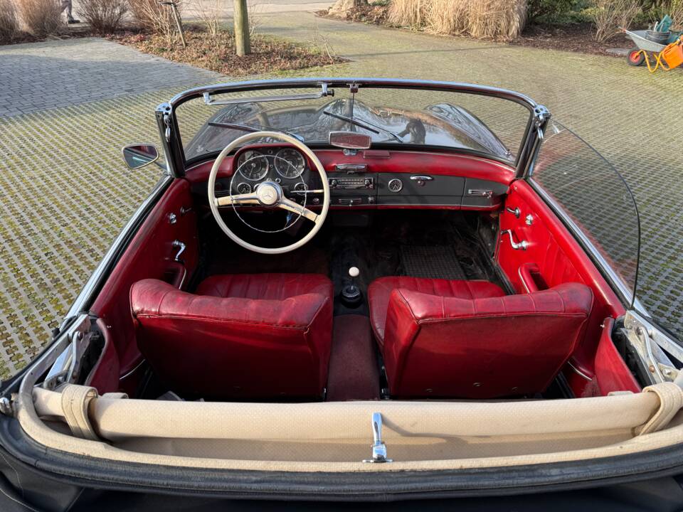 Image 19/25 of Mercedes-Benz 190 SL (1961)