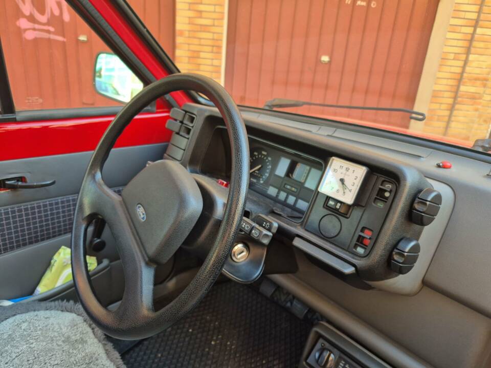 Bild 14/36 von Ford Fiesta 1.6 D (1987)
