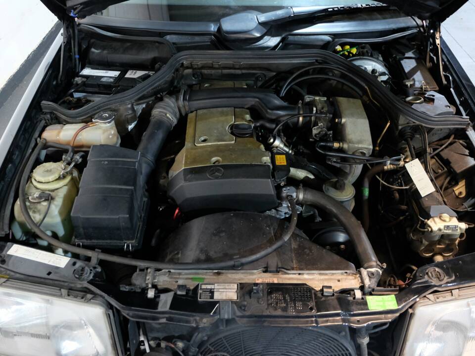 Image 24/30 de Mercedes-Benz E 220 (1995)