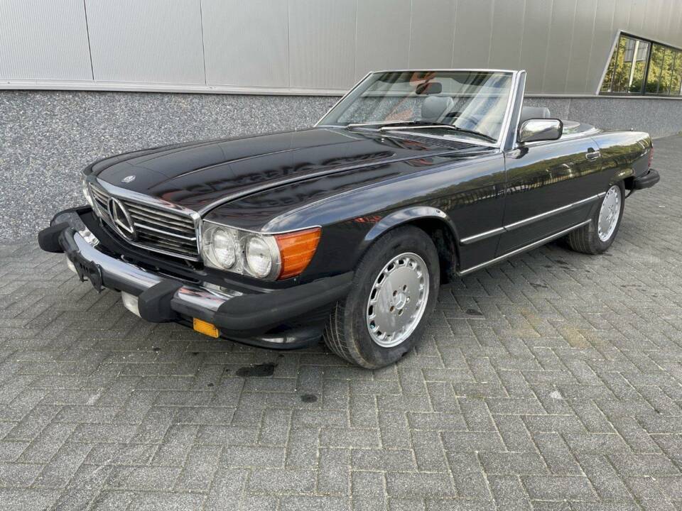 Immagine 2/36 di Mercedes-Benz 560 SL (1989)