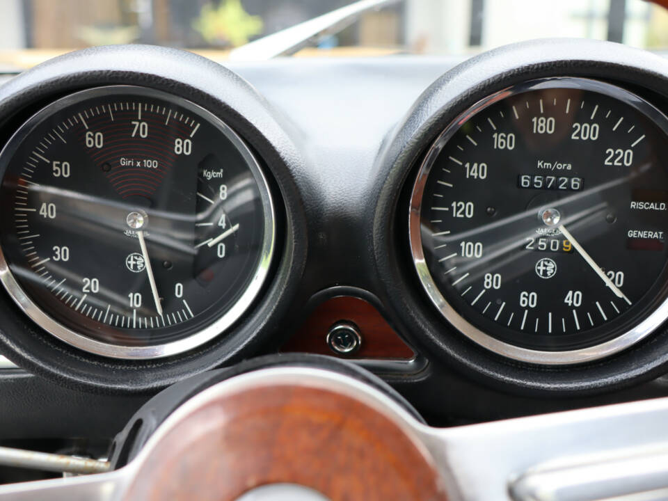 Image 37/50 of Alfa Romeo 1750 GT Veloce (1971)