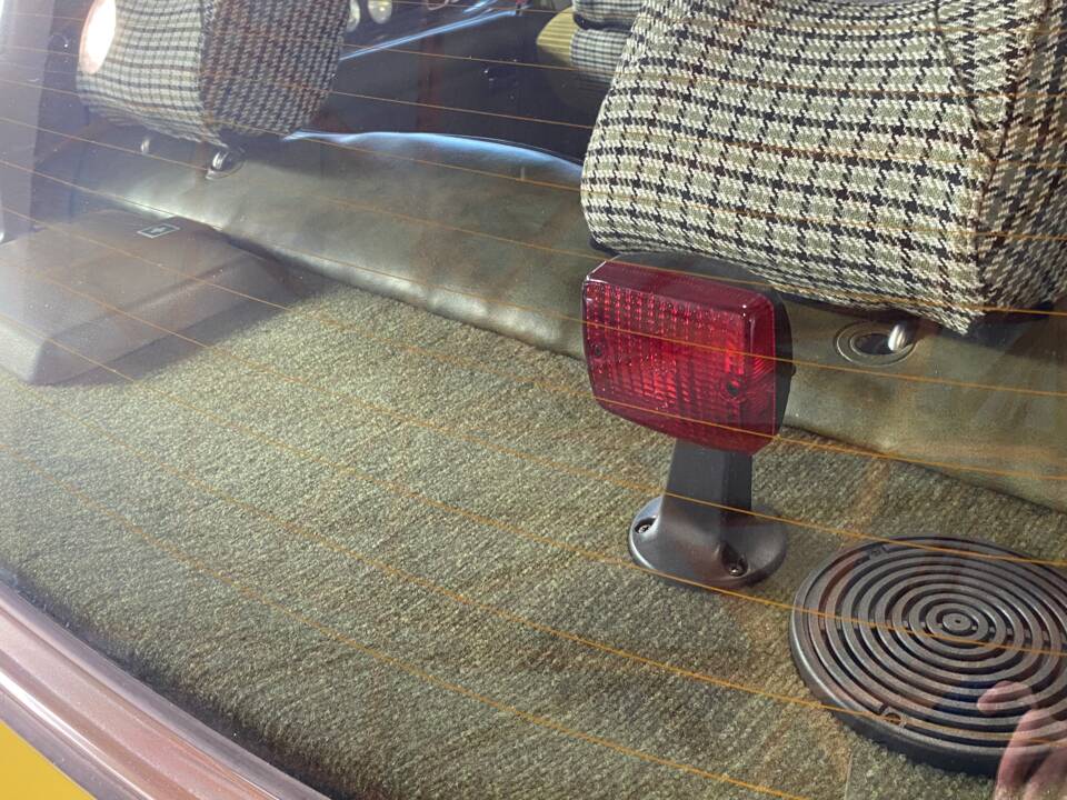 Bild 54/71 von Mercedes-Benz 250 (1979)