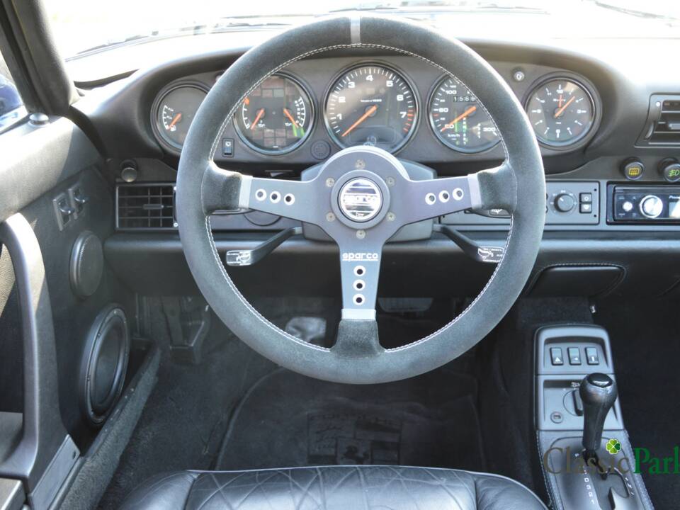 Image 12/50 de Porsche 911 Carrera 2 (1991)