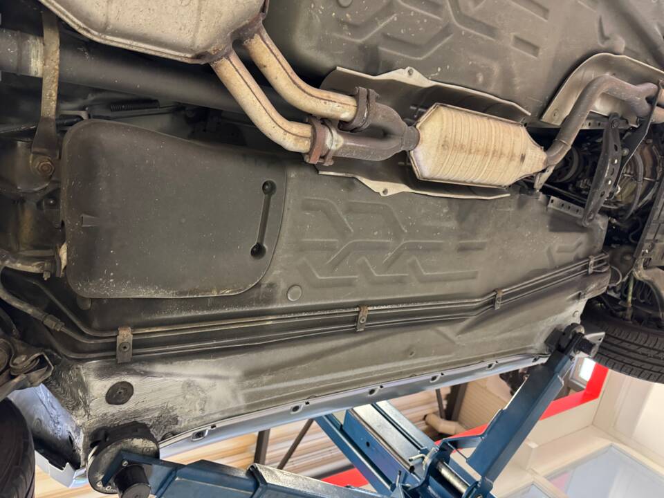 Bild 35/41 von Mercedes-Benz 190 E 2.0 (1992)