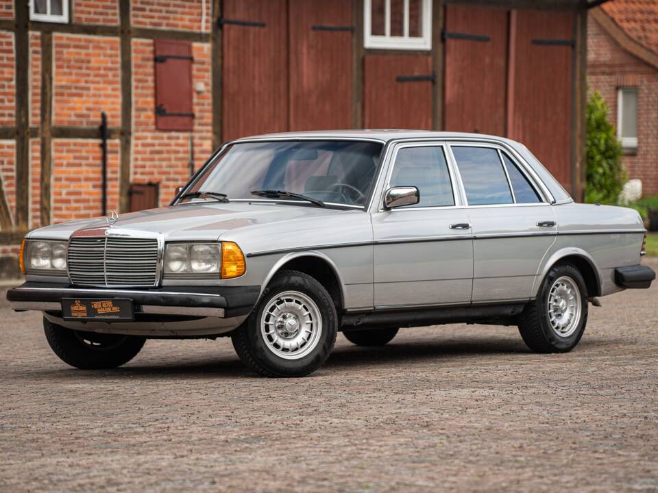 Bild 1/83 von Mercedes-Benz 300 D Turbodiesel (1983)
