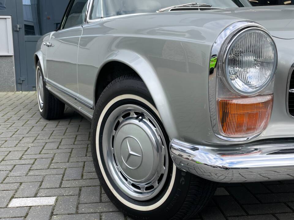 Image 13/22 of Mercedes-Benz 280 SL (1970)