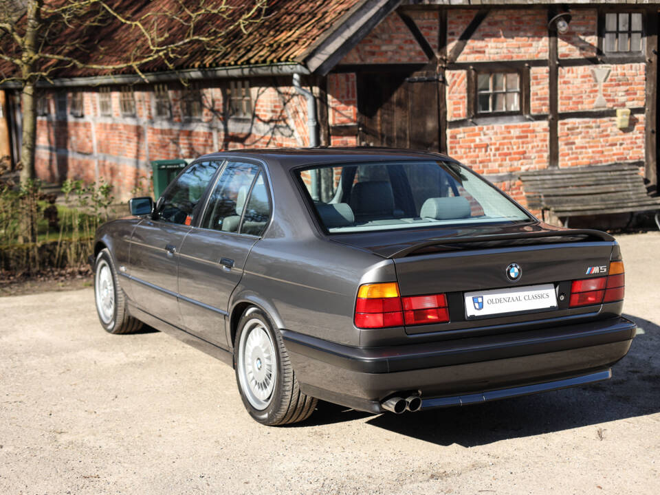 Image 10/97 of BMW M5 (1989)