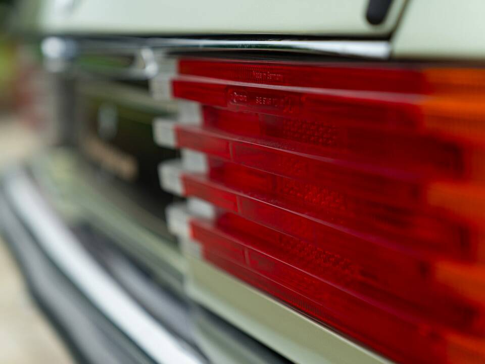 Image 17/50 de Mercedes-Benz 500 SLC (1984)