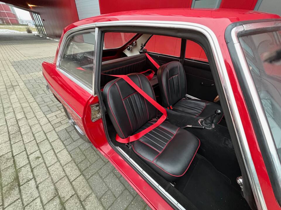 Image 12/23 of MG MGB GT (1968)