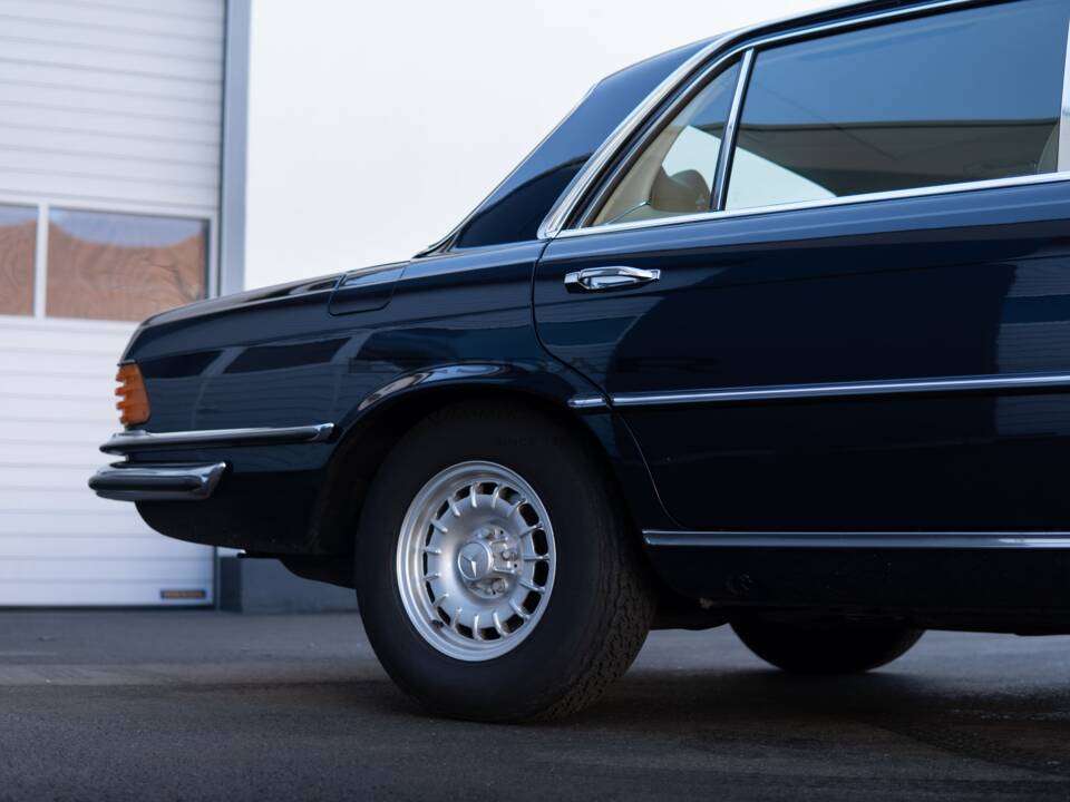 Image 22/30 of Mercedes-Benz 450 SEL 6,9 (1977)