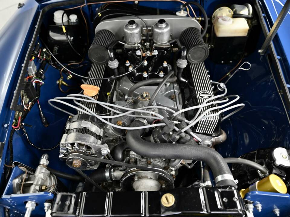 Afbeelding 13/50 van MG MGB GT V8 (1974)