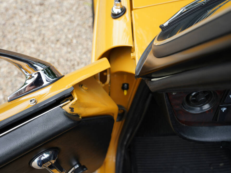 Immagine 33/50 di Triumph TR 6 (1971)