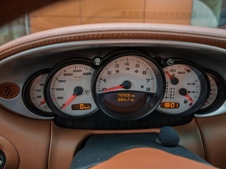 Image 26/63 of Porsche 911 Carrera 4S (2004)