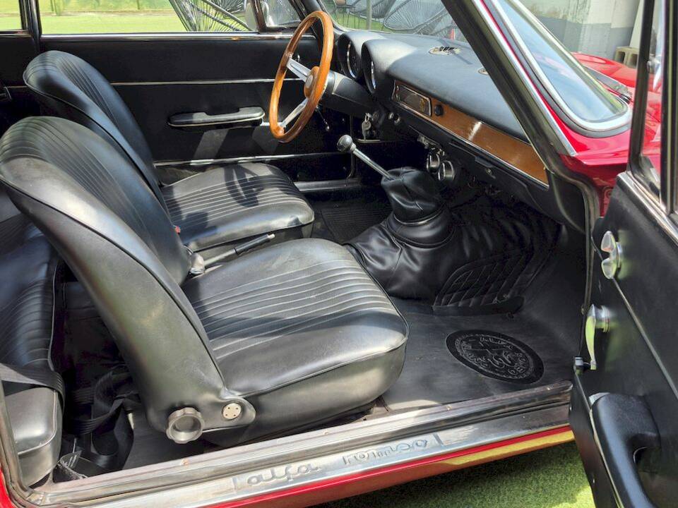 Image 30/50 de Alfa Romeo Giulia GT 1300 Junior (1971)