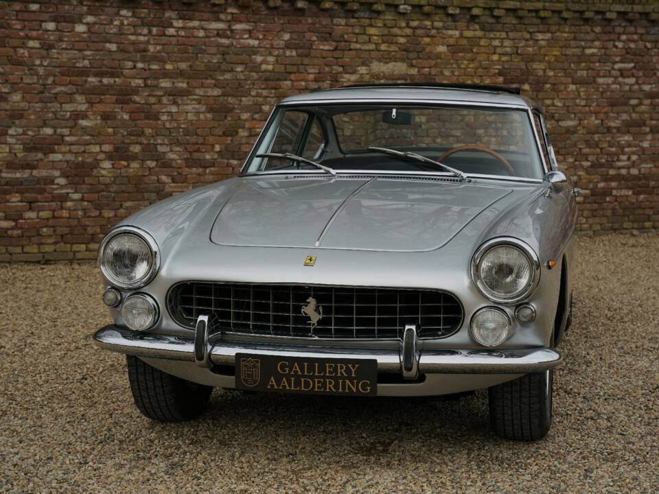 Image 21/50 of Ferrari 250 GT/E (1964)