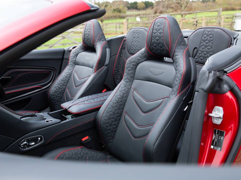Immagine 64/84 di Aston Martin DBS 770 Ultimate Volante (2023)