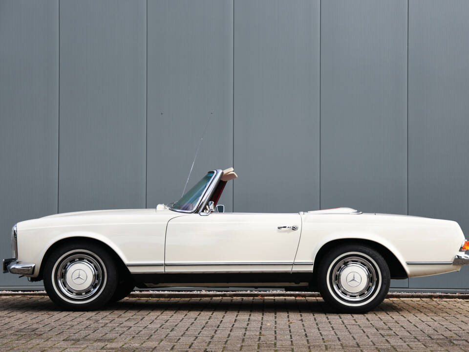 Image 23/56 de Mercedes-Benz 280 SL (1969)