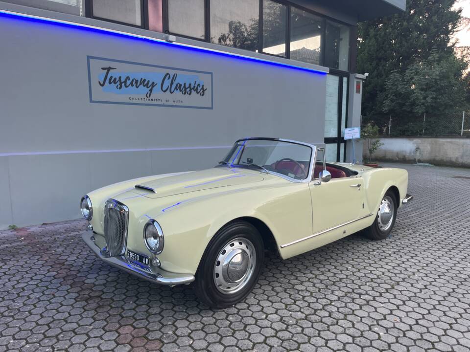 Image 15/63 of Lancia Aurelia B24 Convertible (1958)