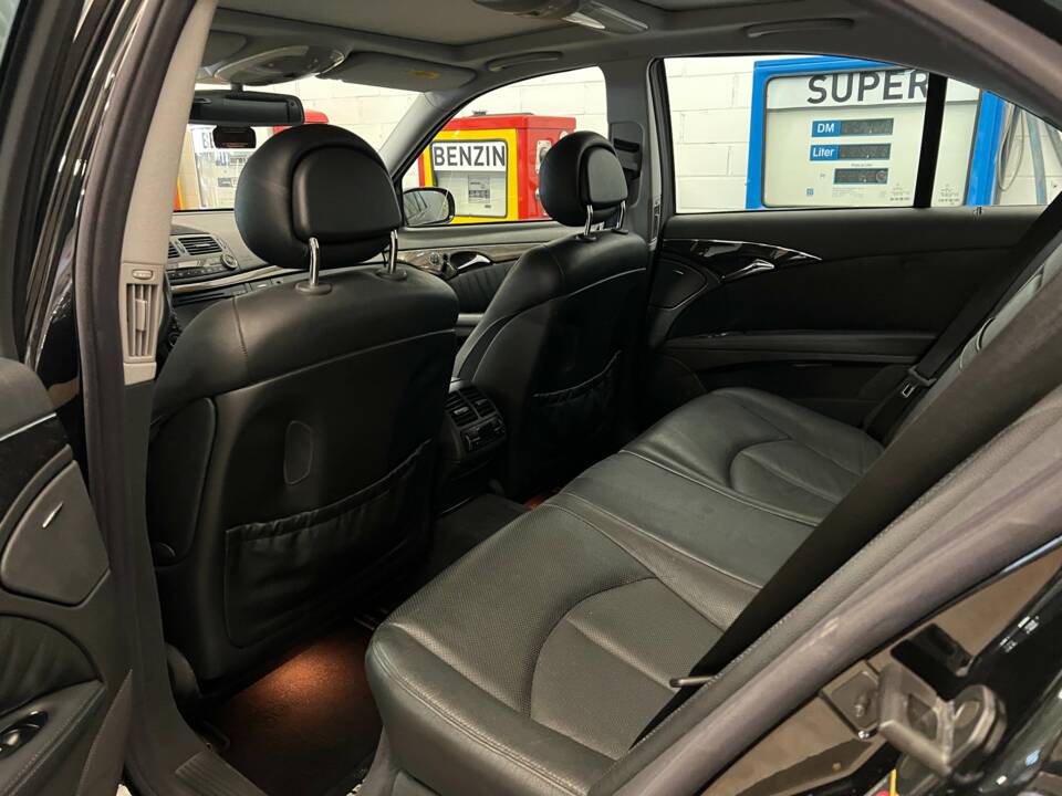 Image 12/20 of Mercedes-Benz E 500 (2002)