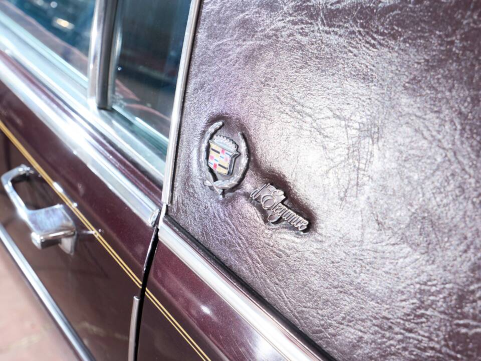 Image 47/58 of Cadillac Brougham Elegance (1988)