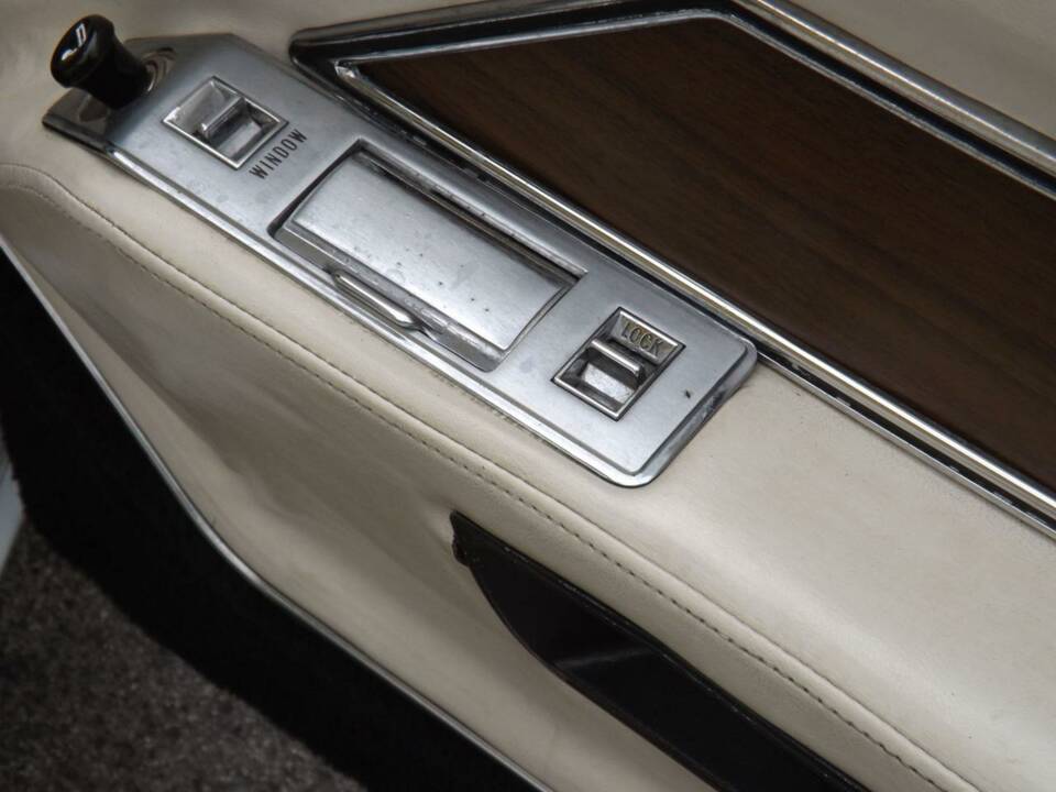 Immagine 19/50 di Cadillac DeVille Convertible (1969)