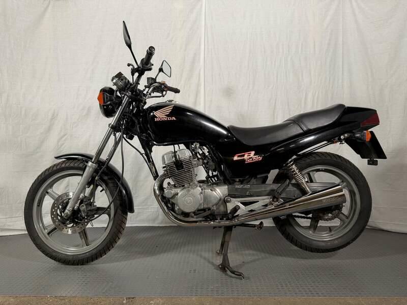 Immagine 2/40 di Honda CB 250 (1997)
