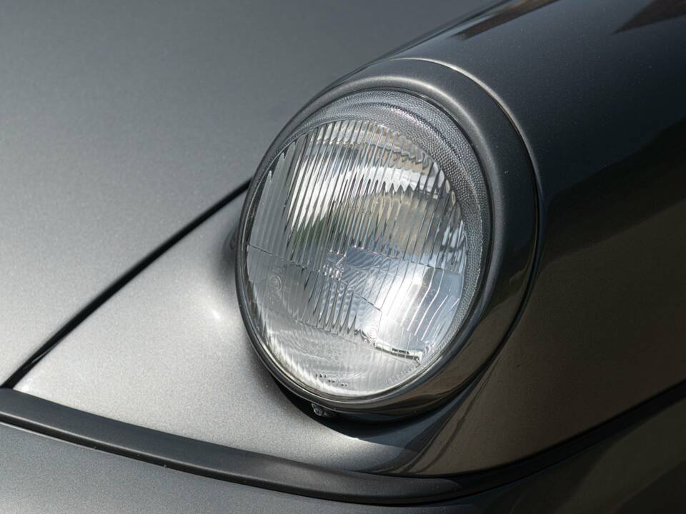 Immagine 15/50 di Porsche 911 Carrera 4 (1990)