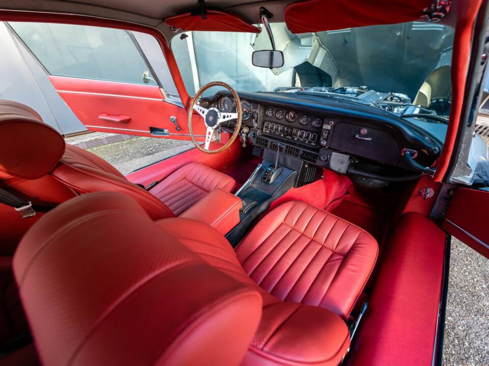 Bild 37/50 von Jaguar E-Type V12 (2+2) (1971)