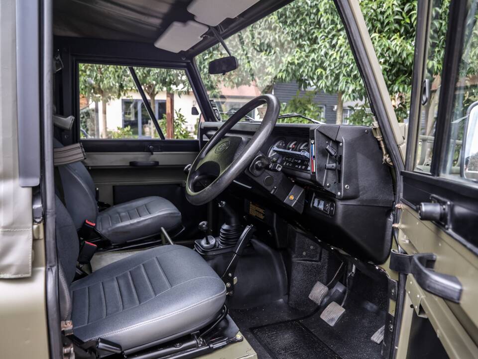 Bild 31/41 von Land Rover Defender 90 Td5 (1998)