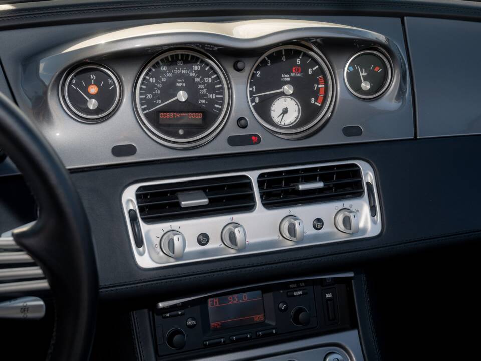 Image 54/84 of BMW Z8 (2001)