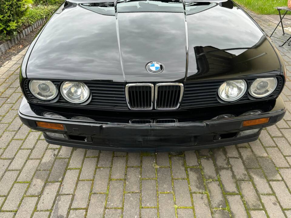 Image 12/40 of BMW 320i (1992)