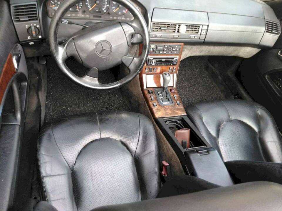 Image 30/40 of Mercedes-Benz SL 500 (1996)