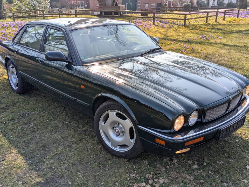 Image 4/64 of Jaguar XJR 4.0 Supercharged (1995)