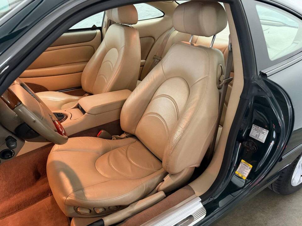Image 6/26 of Jaguar XKR (2000)