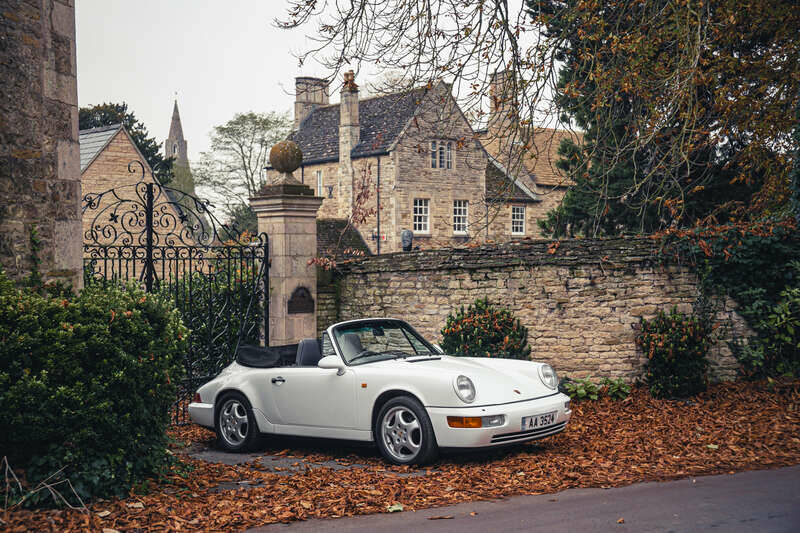 Image 18/38 of Porsche 911 Carrera 4 (1991)