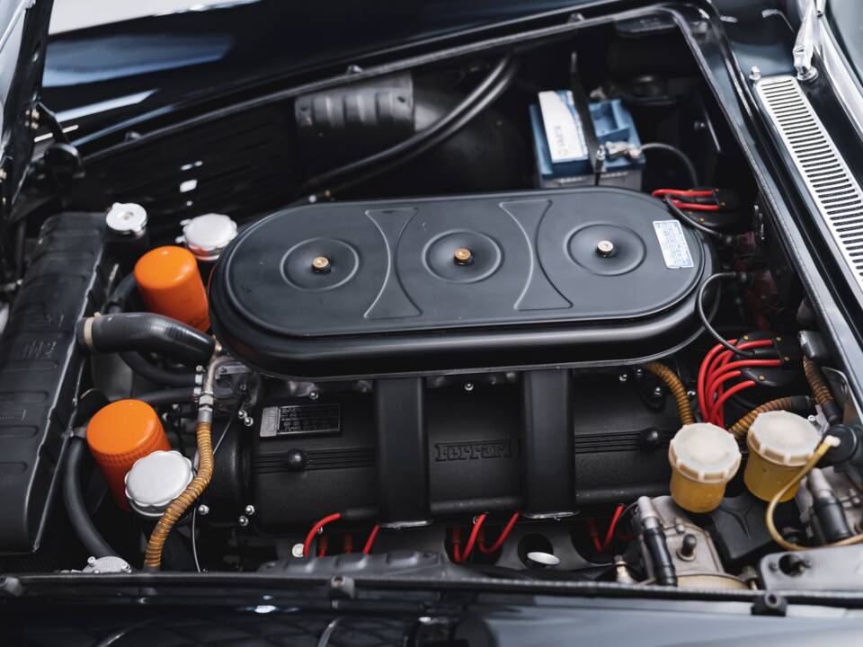 Image 57/100 of Ferrari 330 GT 2+2 (1965)