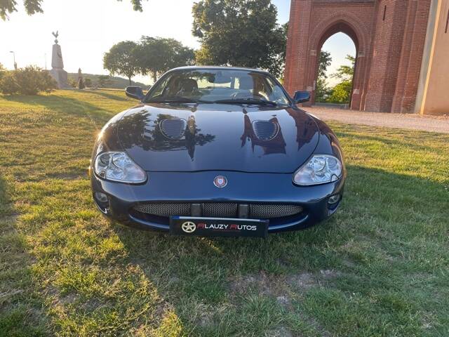 Bild 25/27 von Jaguar XKR (2001)