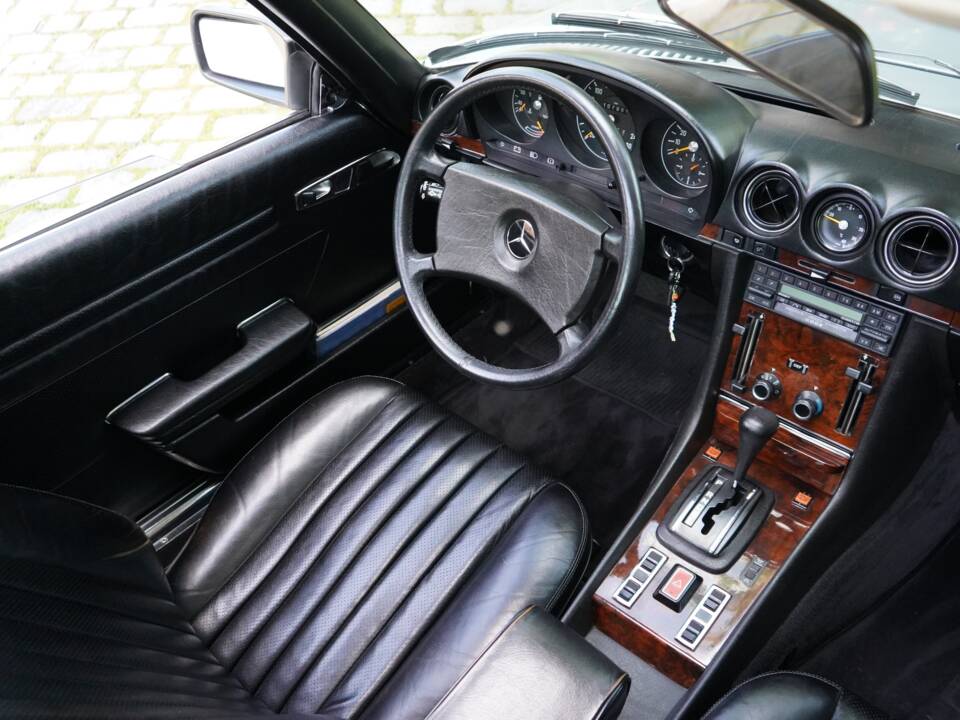 Image 12/29 of Mercedes-Benz 500 SLC (1980)