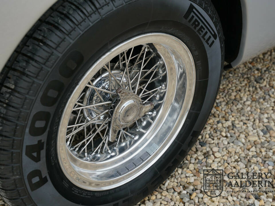 Image 47/50 of Ferrari 250 GT&#x2F;E (1964)