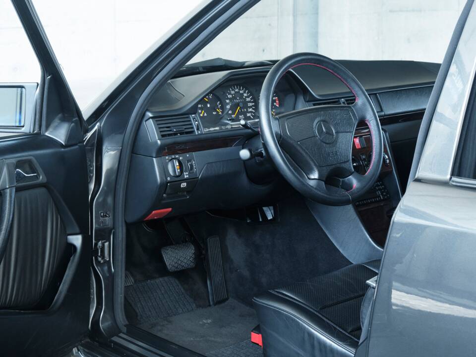 Bild 35/50 von Mercedes-Benz E 500 (1993)