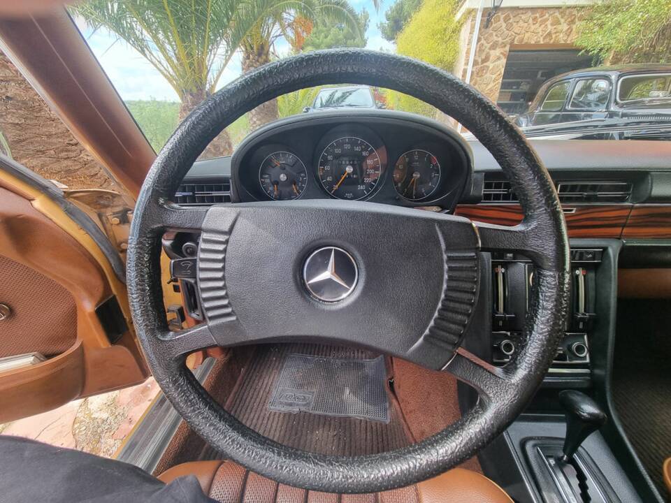 Image 7/8 de Mercedes-Benz 350 SE (1976)