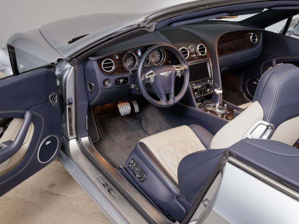 Image 19/41 of Bentley Continental GTC W12 (2014)