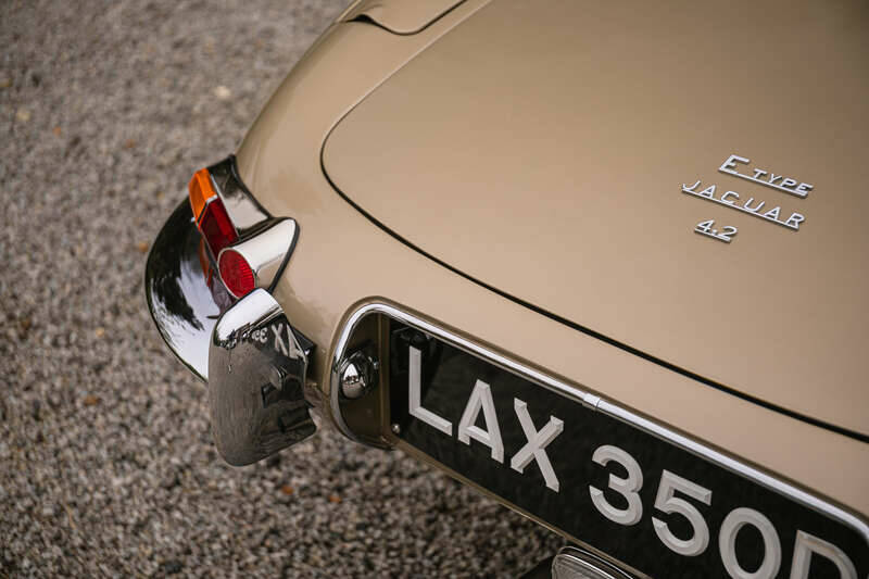 Immagine 26/50 di Jaguar E-Type 4.2 (1965)
