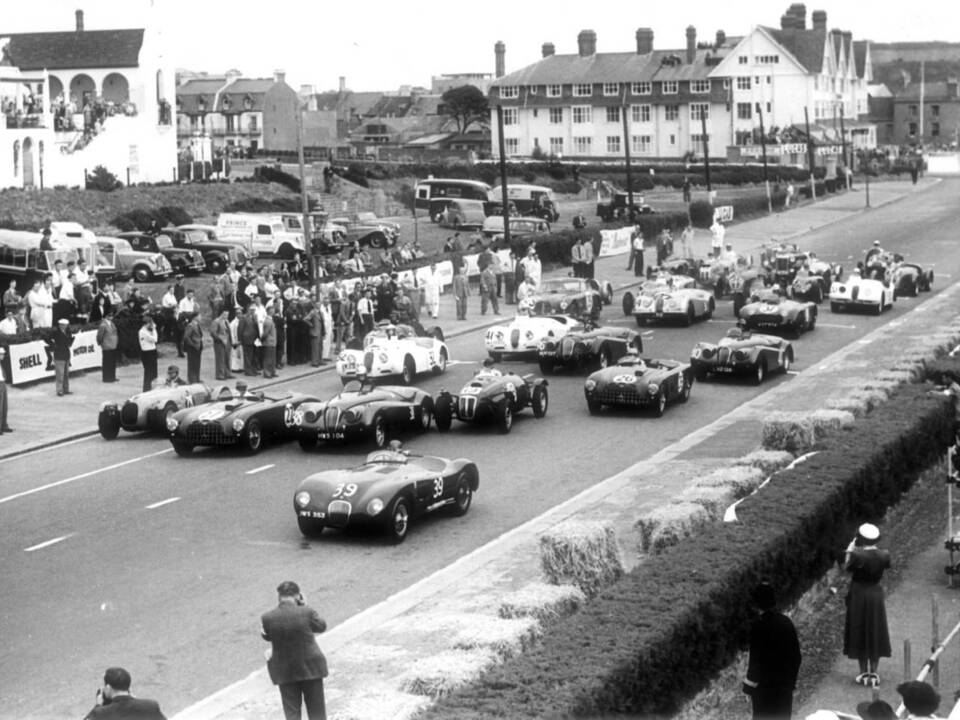 Image 15/50 of Jaguar XK 120 OTS (1950)