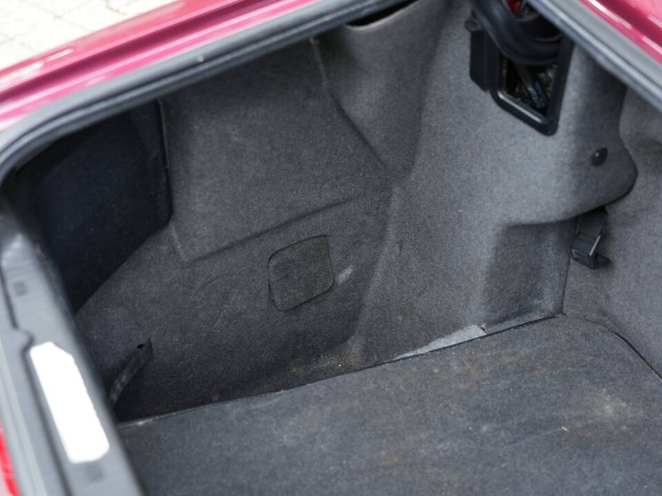 Image 65/95 of Mercedes-Benz 300 SL (1993)