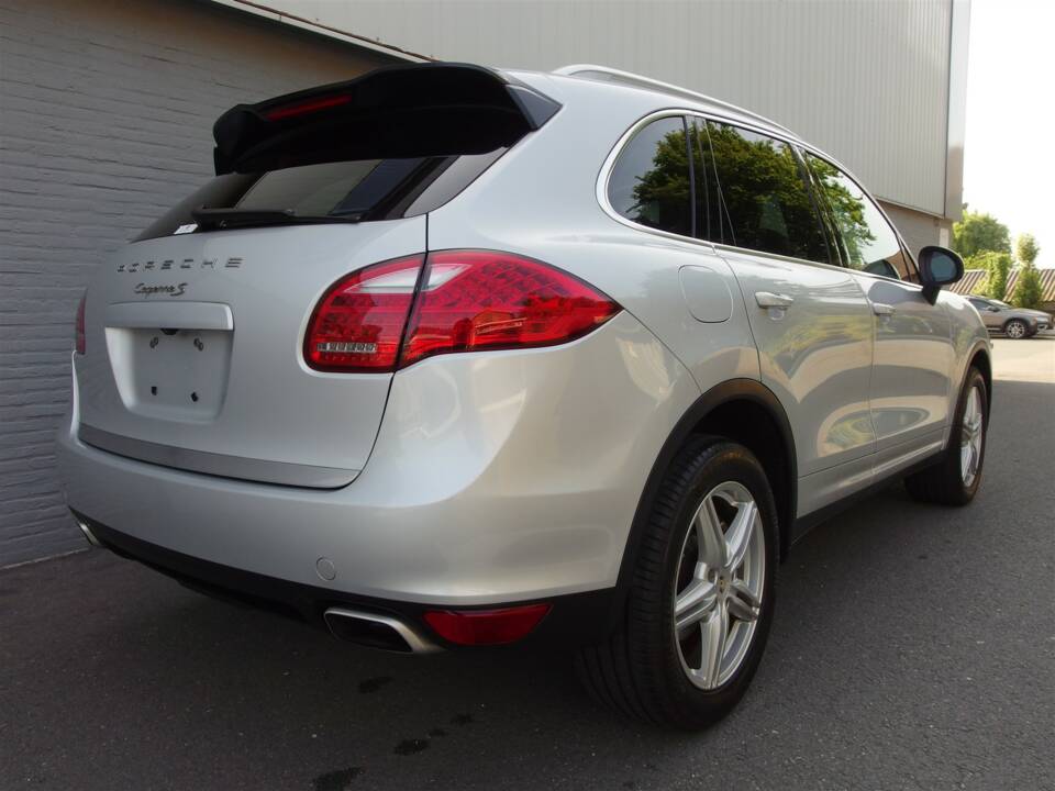 Image 19/98 of Porsche Cayenne S (2010)