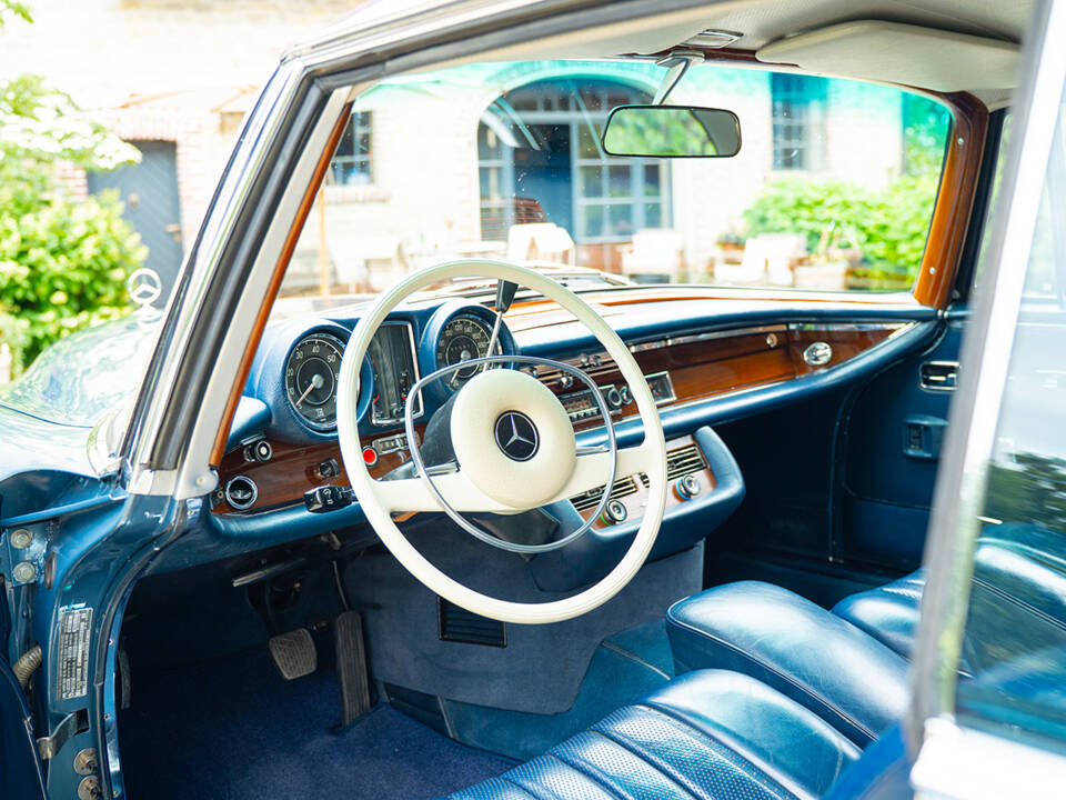 Image 27/48 of Mercedes-Benz 280 SE (1969)